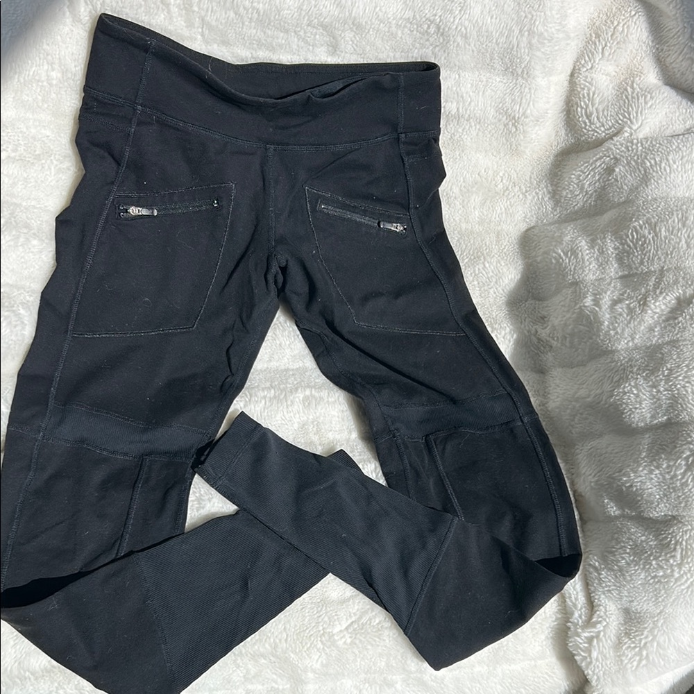 Lululemon Rare Black Leggings with Zipper Pockets Size 6